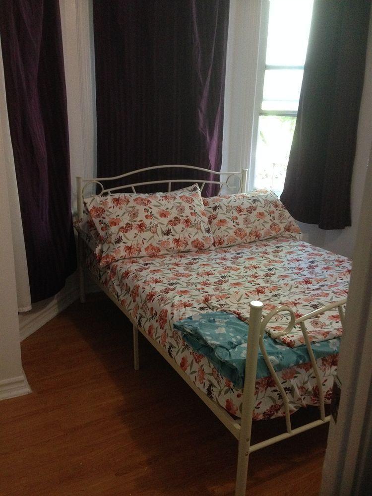 Chinatown Travellers Home Τορόντο Εξωτερικό φωτογραφία